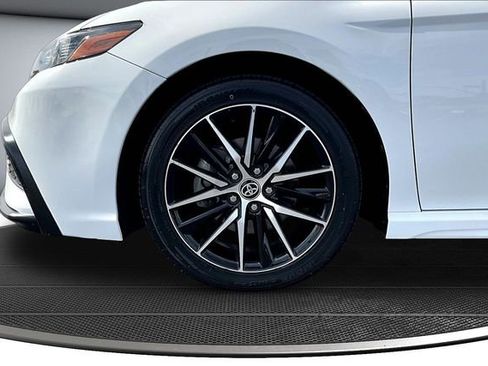 Used 2022 Toyota Camry SE image 32