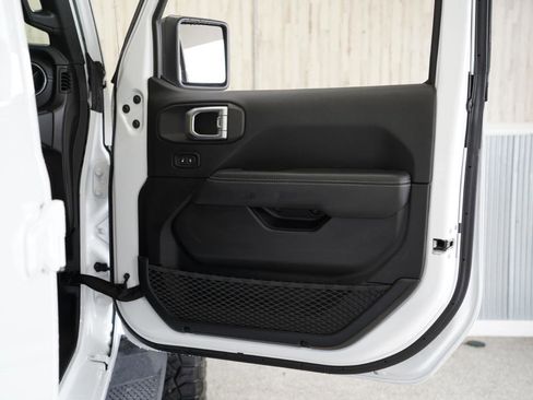 Used 2019 Jeep Wrangler Unlimited Sahara w/ Dual Top Group image 33