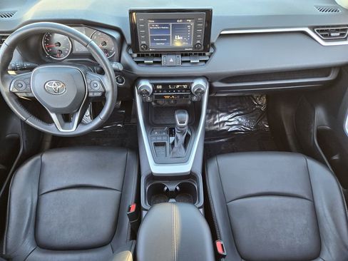 Used 2021 Toyota RAV4 XLE Premium image 32