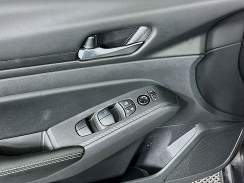 Used 2024 Nissan Altima 2.5 SV image 15