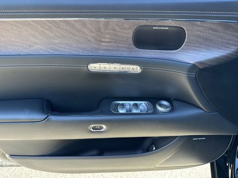 Used 2023 Genesis G90 3.5T AWD/4WD image 14