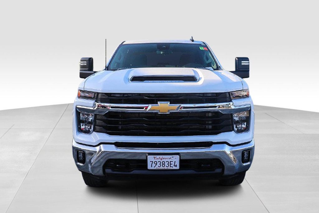 Used 2025 Chevrolet Silverado 2500 LT AWD/4WD image 2
