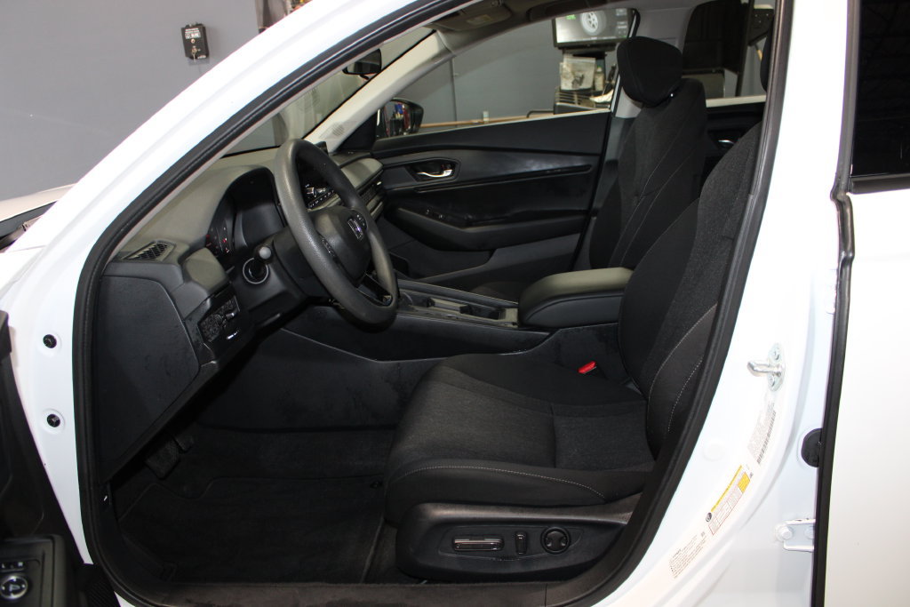 Used 2023 Honda Accord EX image 7