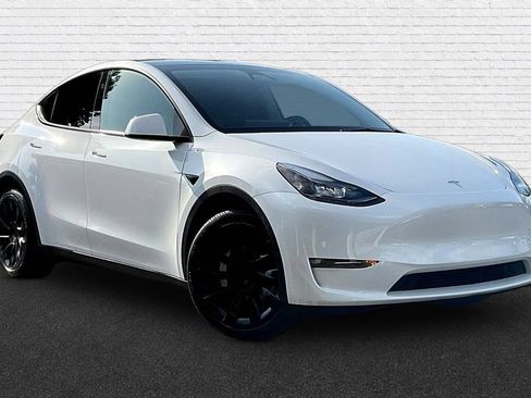 Used 2023 Tesla Model Y Long Range AWD/4WD image 3