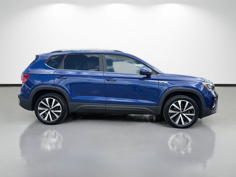 Used 2022 Volkswagen Taos SE FWD image 2