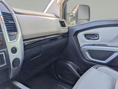 Used 2020 Nissan Titan SV w/ SV Convenience Package AWD/4WD image 29