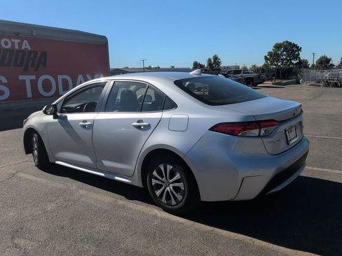 Used 2022 Toyota Corolla LE image 4