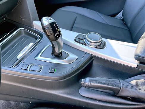 Used 2014 BMW 320i Sedan image 16