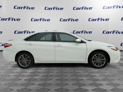 Used 2017 Toyota Camry SE w/ Moonroof Package image 7