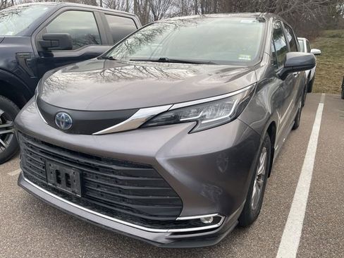 Certified 2021 Toyota Sienna XLE w/ XLE Plus Package image 2