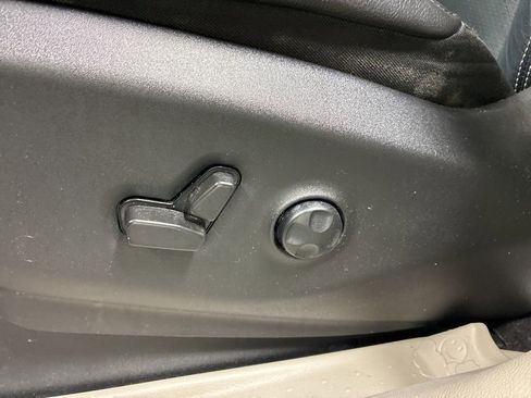 Used 2022 Chrysler Pacifica Touring-L FWD image 11