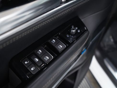 Used 2023 Jeep Grand Wagoneer Base image 24