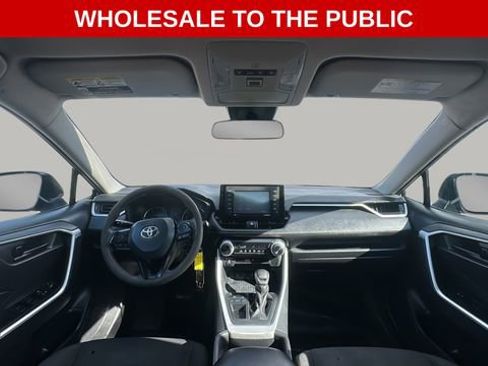Used 2020 Toyota RAV4 LE FWD image 10