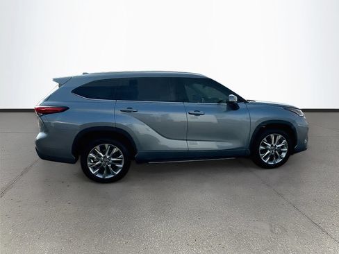 Used 2020 Toyota Highlander Limited FWD image 8