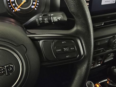 Used 2026 Jeep Wrangler Sport AWD/4WD image 18