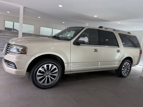 Used 2017 Lincoln Navigator L Select AWD/4WD image 40