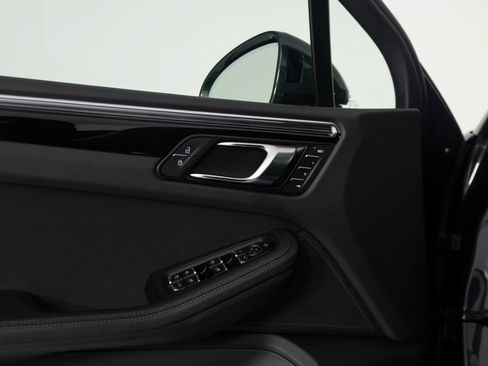 Certified 2026 Porsche Macan AWD/4WD image 19