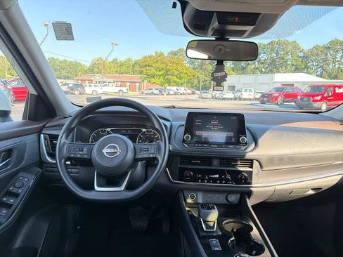 Used 2023 Nissan Rogue SV AWD/4WD image 14