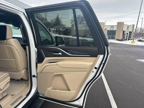 Used 2021 Cadillac Escalade Premium Luxury w/ Performance Package image 20