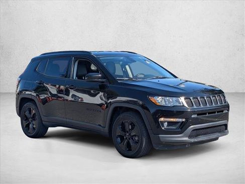 Used 2019 Jeep Compass Latitude FWD image 3