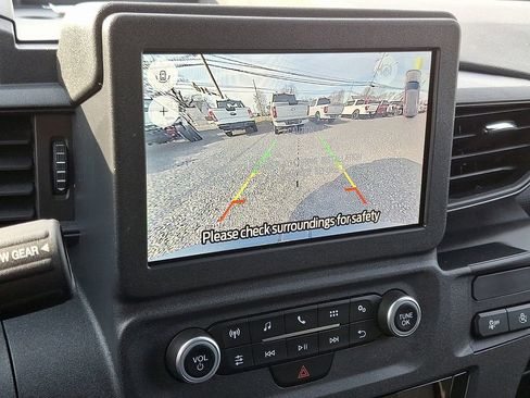 New 2025 Ford Explorer Base image 12