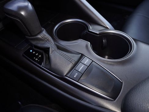 Used 2023 Toyota Camry SE image 18