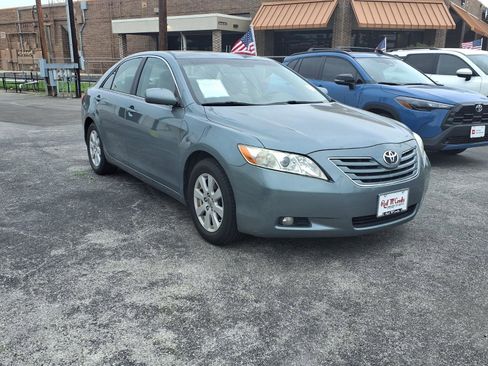 Used 2009 Toyota Camry XLE FWD image 3