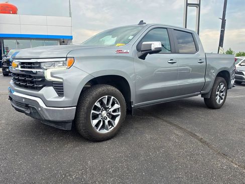 Used 2025 Chevrolet Silverado 1500 LT AWD/4WD image 2