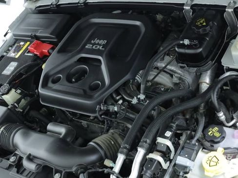 Used 2022 Jeep Wrangler Unlimited Sahara w/ Cold Weather Group image 9