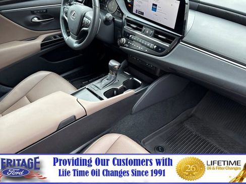Used 2025 Lexus ES 300h w/ Premium Package image 15