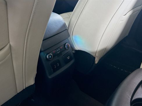 Used 2017 Ford Explorer Platinum image 28