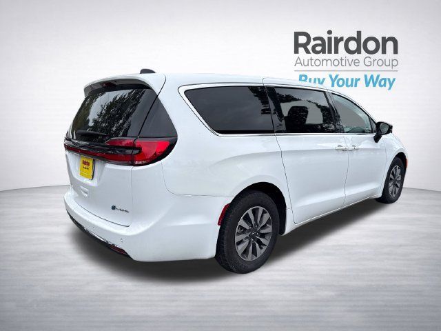 Used 2024 Chrysler Pacifica Limited FWD image 7