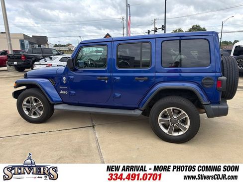 Used 2018 Jeep Wrangler Unlimited Sahara AWD/4WD image 6