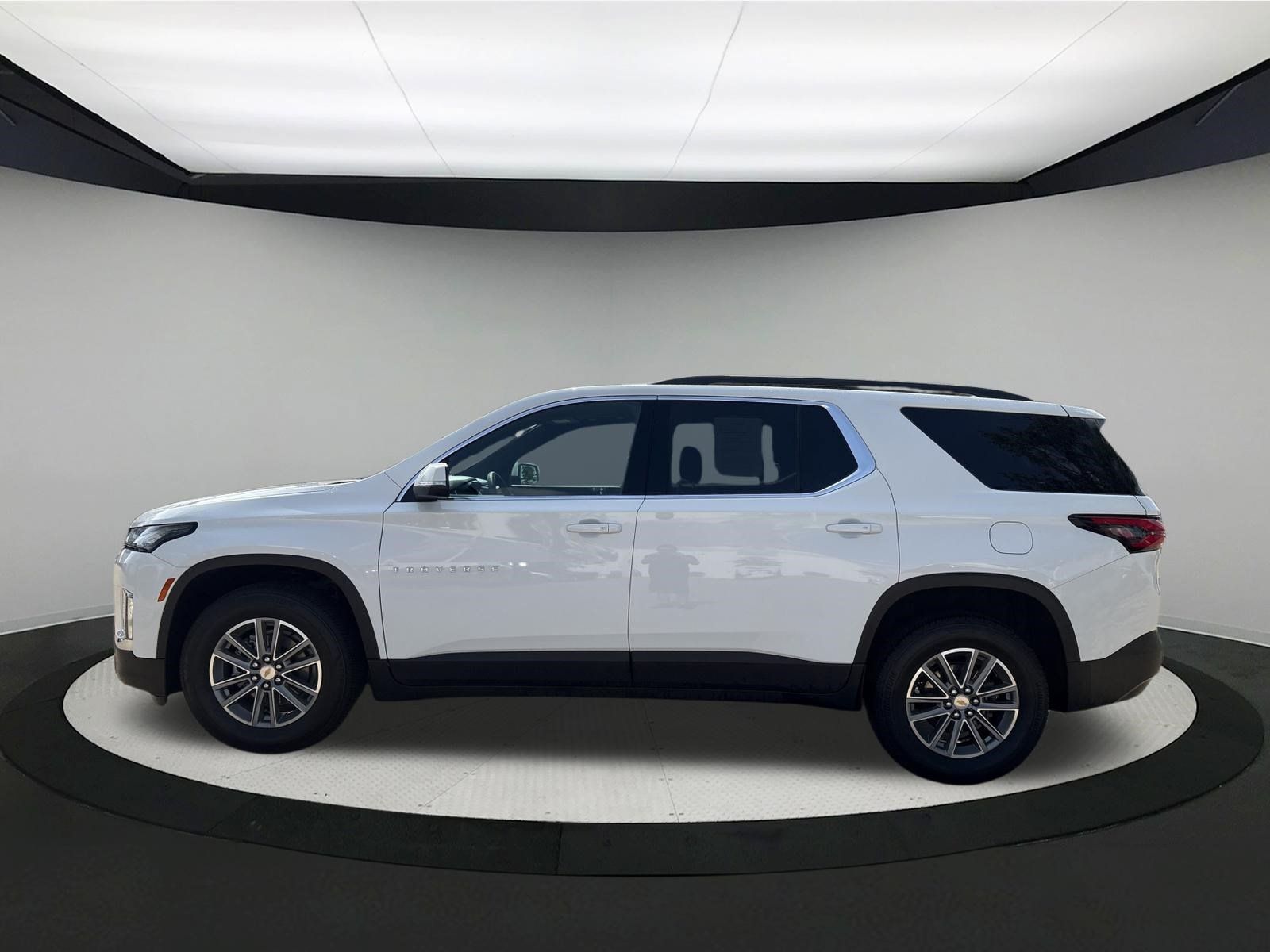Used 2023 Chevrolet Traverse LT AWD/4WD image 2