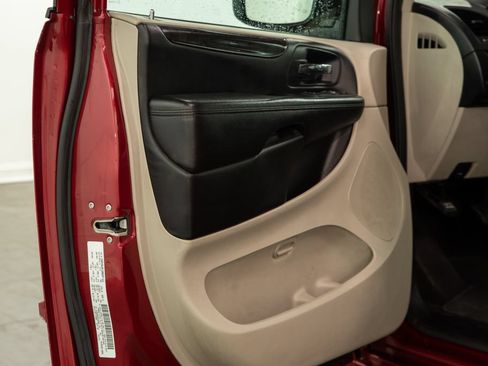 Used 2014 Dodge Grand Caravan SE w/ Quick Order Package 29E SE FWD image 6