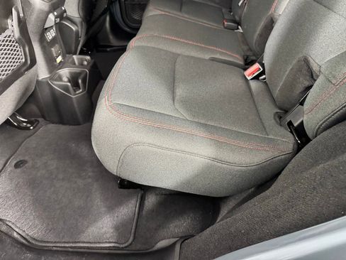 Used 2025 Jeep Wrangler Unlimited Rubicon image 26