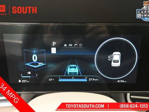 Used 2025 Hyundai Elantra SEL FWD image 12