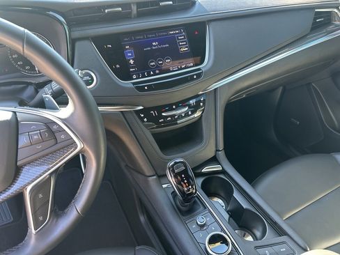 Certified 2025 Cadillac XT5 Sportv image 25