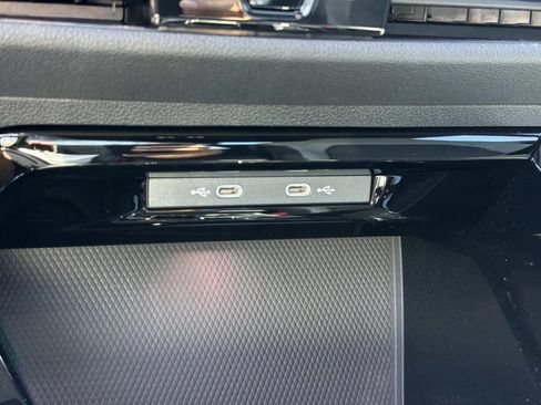 Used 2025 Volkswagen GTI SE FWD image 21