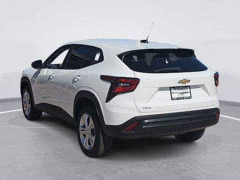 New 2026 Chevrolet Trax LS w/ Driver Confidence Package FWD image 5