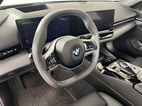 Used 2025 BMW 530i xDrive w/ Premium Package AWD/4WD image 17
