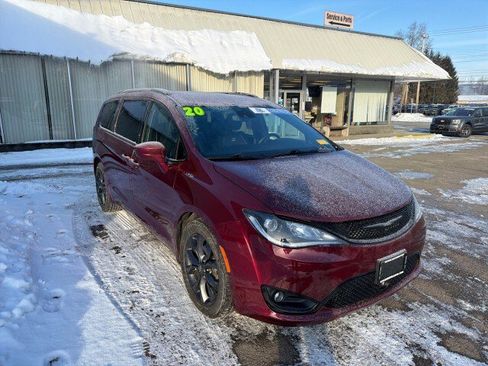 Used 2020 Chrysler Pacifica Touring-L w/ Advanced Safetytec Group image 5
