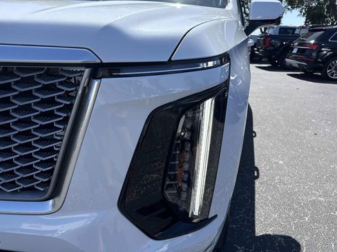 New 2026 Cadillac Escalade ESV Luxury AWD/4WD image 9