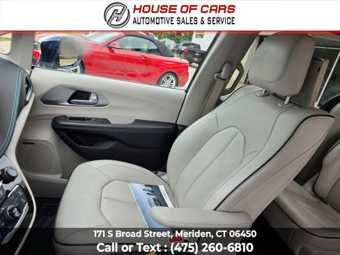 Used 2018 Chrysler Pacifica Limited w/ Advanced Safetytec Group FWD image 37