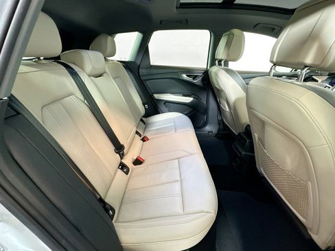 Used 2025 Audi Q4 e-tron Premium Plus image 26