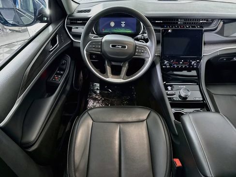 Used 2023 Jeep Grand Cherokee 4WD 4xe image 4