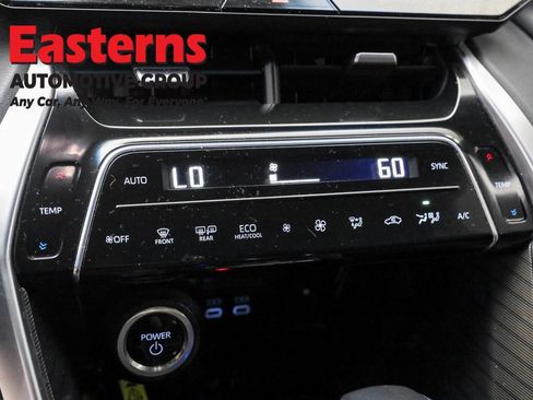Used 2023 Toyota Venza Limited image 19