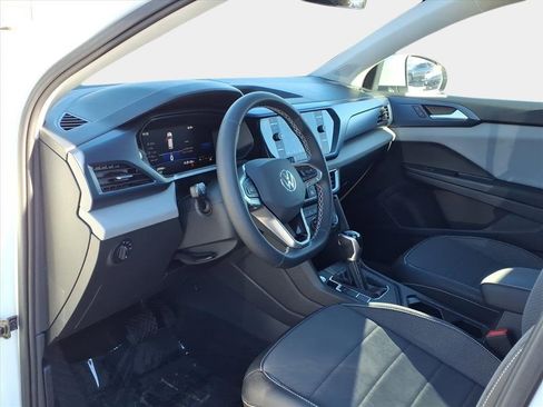 Used 2022 Volkswagen Taos SE image 8