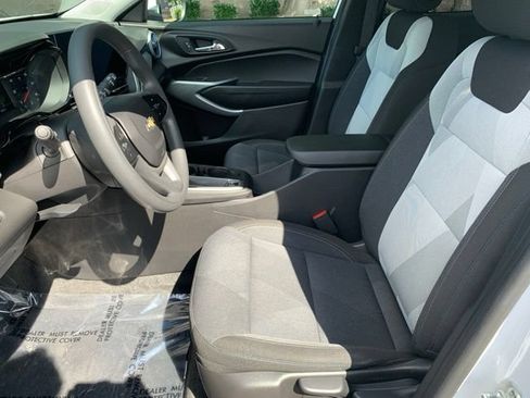 Used 2024 Chevrolet Trax LS w/ LS Convenience Package FWD image 11