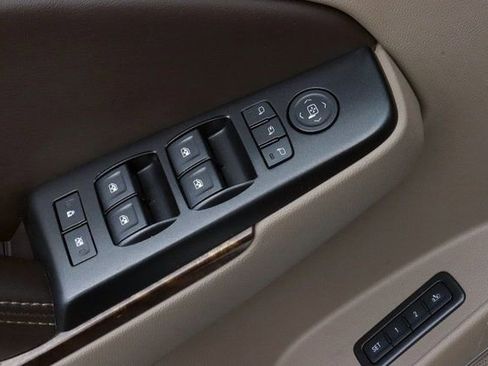 Used 2016 Chevrolet Suburban LT image 10